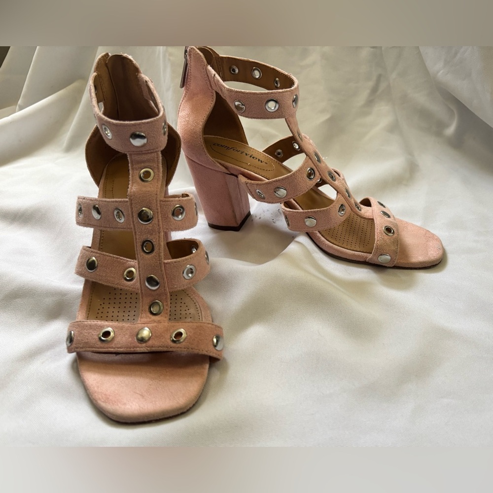 Comfort View Women’s Rivet Strap Block Heel Sandal in Blush Pink Suede Sz 7.5